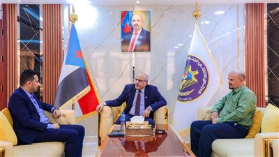 الكثيري يطَّلع على سير عمل المؤسسة العامة للطرق والجسور بالعاصمة عدن