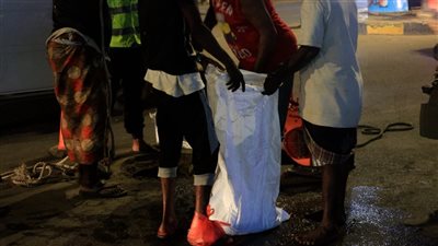 صيانة عاجلة لشبكة الصرف الصحي بعد أضرار السيول بمديرية المعلا