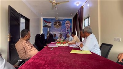 فريق التوجيه والرقابة الرئاسي يراجع خطط الإدارات التنفيذية بانتقالي الضالع 