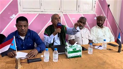 فريق التوجيه الرئاسي بحضرموت يلتقي قيادة انتقالي الشحر واللجان المجتمعية بالمديرية