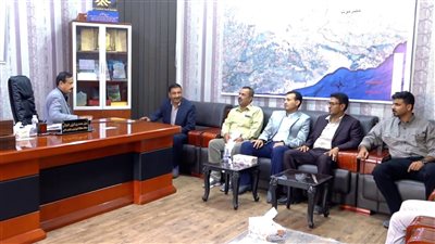 محافظ شبوة يكرم فريق عمل منصة 