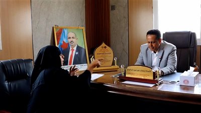 رئيس انتقالي لحج يشيد بجهود مكتب محو الأمية ويؤكد دعمه لأنشطته