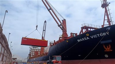 ميناء المكلا يشهد نشاطًا ملاحيًا ملحوظًا ويستقبل بواخر متنوعة