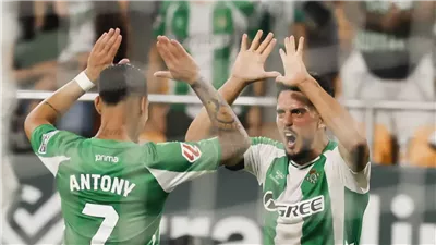 الدوري الإسباني.. بيتيس يضاعف معاناة سوسييداد بثلاثية