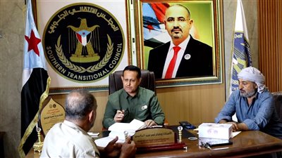 الحالمي يبحث جهود تعزيز الصحة والسلامة المهنية في منشآت محافظة لحج