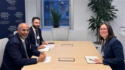 الرئيس الزُبيدي يلتقي مديرة مبادرات الشرق الأوسط بالمنتدى الاقتصادي العالمي