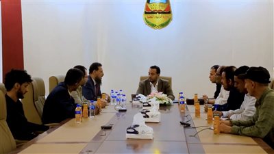 الوزير العكبري ووكلاء العاصمة عدن لشؤون المديريات والتنمية يناقشون الأوضاع التعليمية 