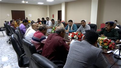 أمين محلي لحج يبحث جهود لجنة الطوارئ لمواجهة أضرار المنخفض الجوي 