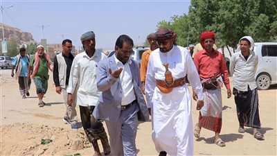 تدشين المرحلة الأولى من مشروع زراعة 200 نخلة بمديرية شبام 