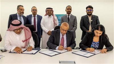 الرياض.. التوقيع على إنشاء المحطة الأرضية للأقمار الصناعية 