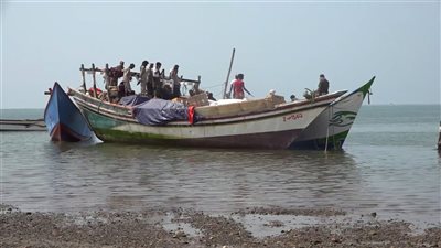 الحملة الأمنية بالصبيحة تضبط قارباً محملاً بمعدات وقطع خاصة بالطيران المسيّر للحوثيين