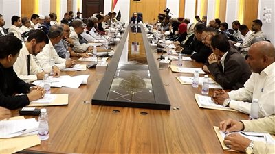 السلطة المحلية بحضرموت تدعو المعلمين للعودة الفورية لاستئناف العملية التعليمية