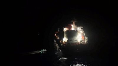 وفاة بحار جديد ضمن طاقم السفينة المستهدفة من قبل الحوثيين بخليج عدن