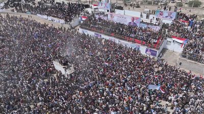 من السماء.. مشهد جماهيري ضخم يملأ ساحة فعالية الضالع احتفاءً بثورة أكتوبر