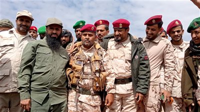 العميد الوالي يشيد بجاهزية محور يافع خلال زيارة ميدانية لمعسكر العر