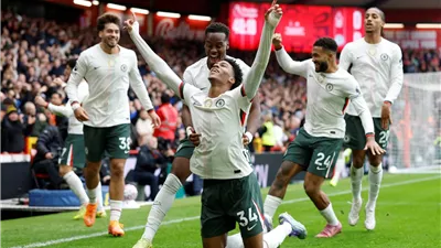 الدوري الإنجليزي.. تشيلسي يهزم فورست بثلاثية... ويطيح بالمدرب بوستيكوغلو