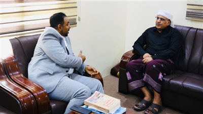 الكثيري يؤكد دعم الانتقالي لتطوير منظومة النقل البحري ويشيد بجهود هيئة الشؤون البحرية بالمكلا