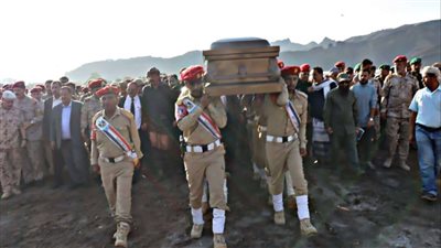 بحضور وزير الدفاع.. تشييع جثمان الفقيد المناضل الفريق ركن علي قائد صالح بعد مسيرة حافلة بالعطاء الوطني