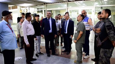 وزير النقل يتفقد مطار عدن ويؤكد الامتثال للمعايير الدولية ورفض الحملات المغرضة