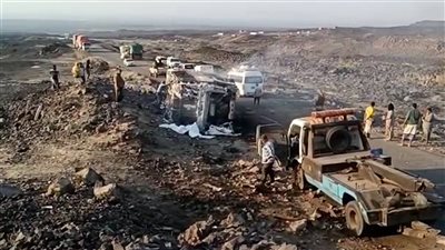 نحو 25 وفاة ومصاب جراء انقلاب حافلة نقل واشتعال النيران فيها في محافظة أبين 