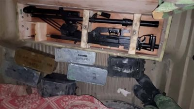 قوات اللواء الرابع مشاة تحبط تهريب أسلحة قادمة من مناطق الحوثيين في شبوة