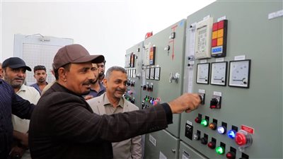 محافظ حضرموت يُدشّن مشاريعًا كهربائية حيوية لتخفيف الأحمال وتحسين الخدمة بالمكلا