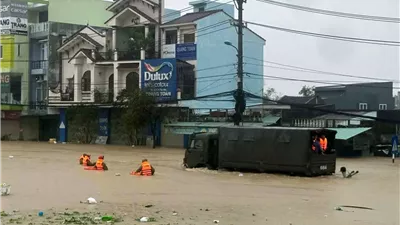 مقتل وإصابة أكثر من 35 شخصاً جراء فيضانات وانهيارات أرضية في فيتنام