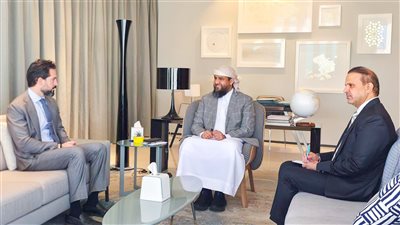 المحرّمي يلتقي القائم بأعمال السفير الأمريكي لبحث سبل مواجهة الأزمة الإنسانية