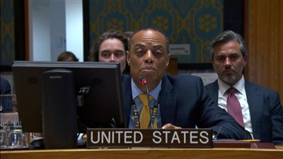 مسؤول أممي يشدد على أهمية تعطيل تدفق الموارد المالية إلى الحوثيين