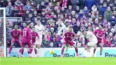 الدوري الإنجليزي.. ليفربول ينهار وسط جماهيره بثلاثية نظيفة أمام نوتنغهام فوريست