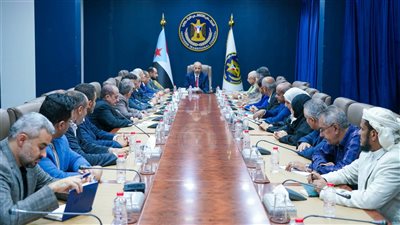 الرئيس الزُبيدي يترأس اجتماعاً موسعاً لهيئة رئاسة المجلس الانتقالي والأمانة العامة