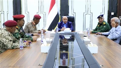 محافظ حضرموت يترأس اجتماعًا للسلطة التنفيذية ويؤكد أهمية الحفاظ على وحدة المحافظة