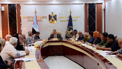 مجلس المستشارين يثمن دور أبناء حضرموت ويهنئ الرئيس الزُبيدي بالإنجاز التاريخي