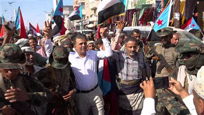 انتقالي أبين ينظم مسيرة جماهيرية بزنجبار احتفالاً بانتصارات القوات الجنوبية في حضرموت