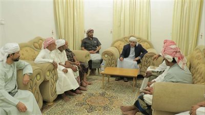 الكثيري يلتقي عددًا من مشايخ قبيلة العوامر ويؤكد أهمية الشراكة في ترسيخ الأمن بوادي وصحراء حضرموت