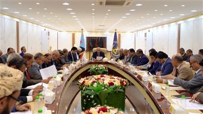 القيادة التنفيذية العليا تعقد اجتماعها برئاسة الرئيس الزُبيدي وحضور النائب المحرّمي