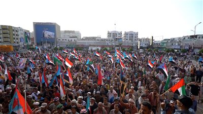 استمرار الاعتصامات بساحة العروض دعمًا لانتصارات القوات الجنوبية والمطالبة بإعلان الاستقلال