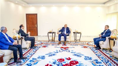 الرئيس الزُبيدي يطلع على الوضع الصحي العام بالعاصمة عدن والمحافظات المحررة