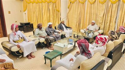 الكثيري يلتقي عددا من مشايخ ووجهاء من قبيلة آل بلعبيد في سيئون