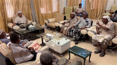 الكثيري يبحث مع شيوخ آل نوبة والبحرية تعزيز الأمن واستقرار وادي حضرموت