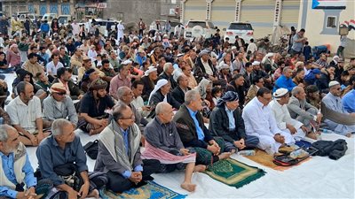 خطيب الجمعة بساحة الاعتصام لمفتوح في الضالع يؤكد أهمية الثبات على المواقف الوطنية