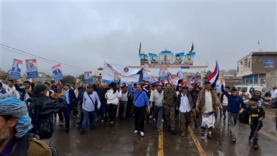 توافد جماهيري واسع إلى مخيم الاعتصام المفتوح بمحافظة الضالع