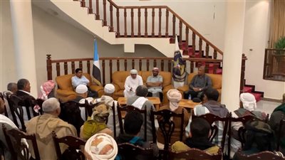 الكثيري يلتقي مقادمة دلل شبام القديمة بسيئون ويشيد بدورهم النضالي 