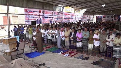 أبناء أبين يؤدّون صلاة جمعة 