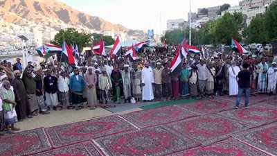 أبناء رخية بوادي حضرموت يتقدمون صفوف المنضمين لساحة الاعتصام بالمكلا 