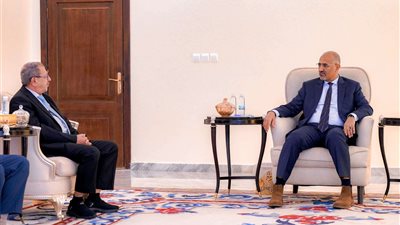 الرئيس الزُبيدي يطّلع على سير العمل في المحاكم والنيابات والتحديات التي تواجهها