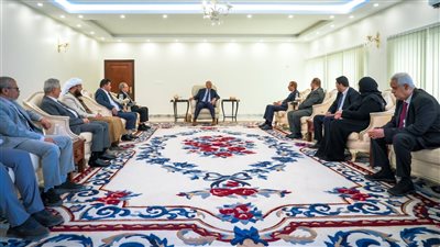 الرئيس الزُبيدي يطّلع على سير العمل في المحاكم والنيابات والتحديات التي تواجهها