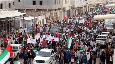 مسيرات كبرى في سقطرى تؤيد الإعلان الدستوري لدولة الجنوب العربي وتشيد بالدور الإماراتي التنموي في الأرخبيل